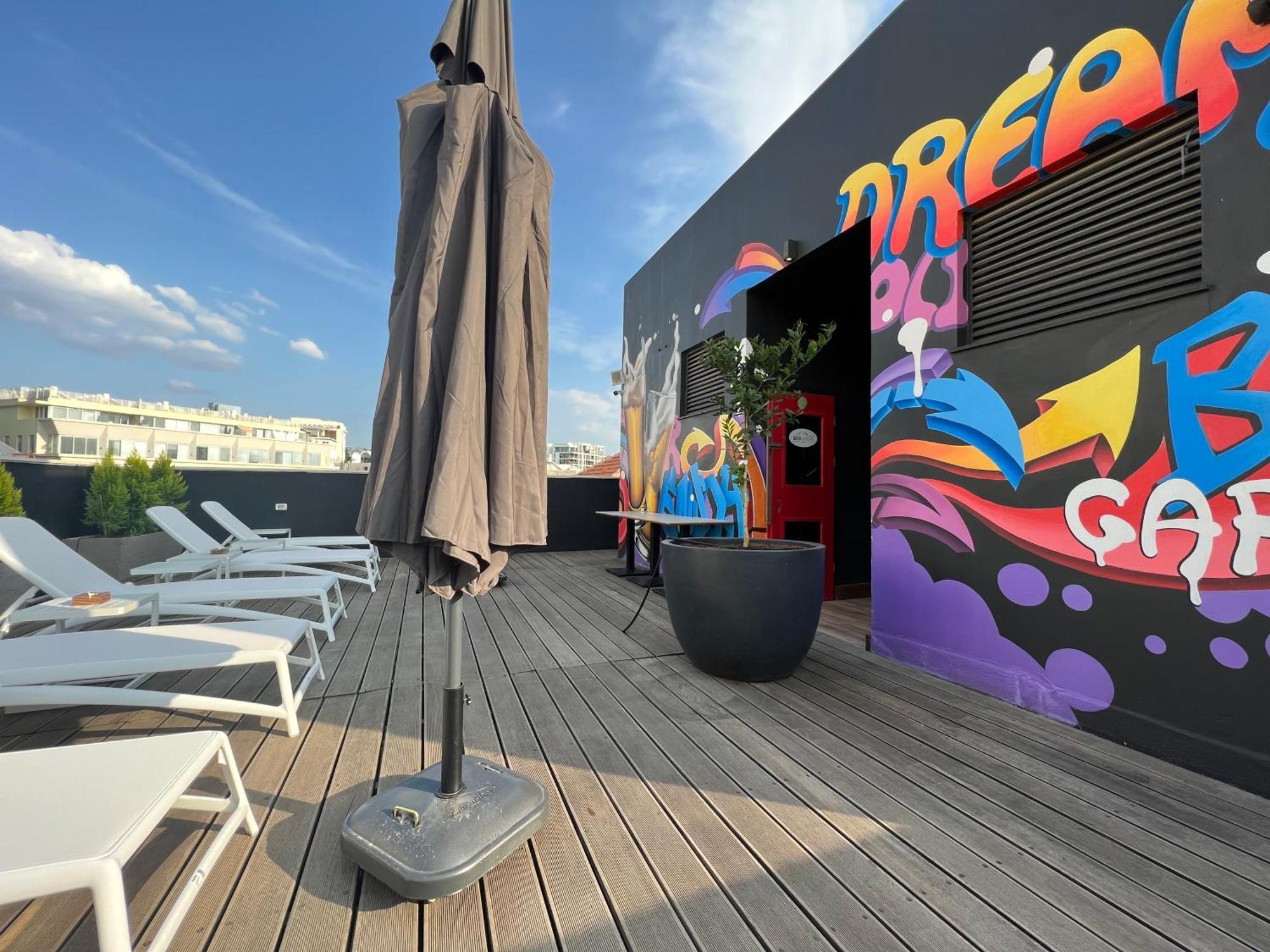 Beer Garden Hotel Tel Aviv Bagian luar foto