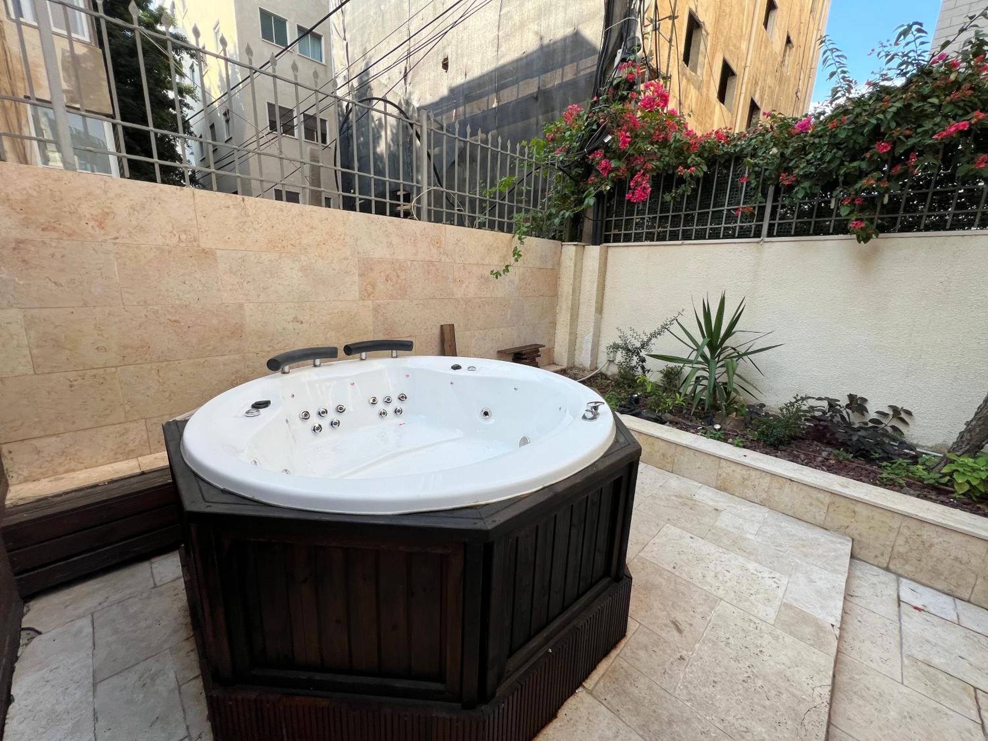 Beer Garden Hotel Tel Aviv Bagian luar foto