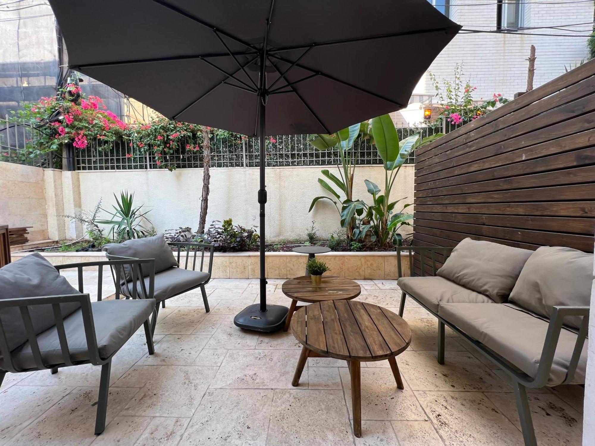 Beer Garden Hotel Tel Aviv Bagian luar foto